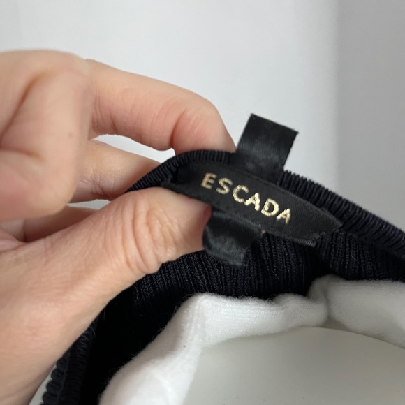 ESCADA Shell, Caviar Knit Tank Top, Ribbed Sleeveless, Black, Size 40 / Medium - Picture 7 of 10